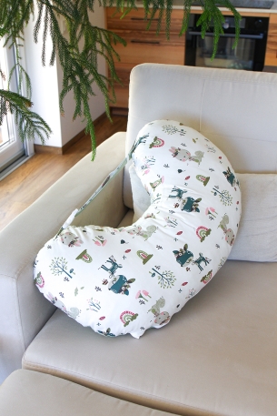 Подушка для годування,оленята на бiлому